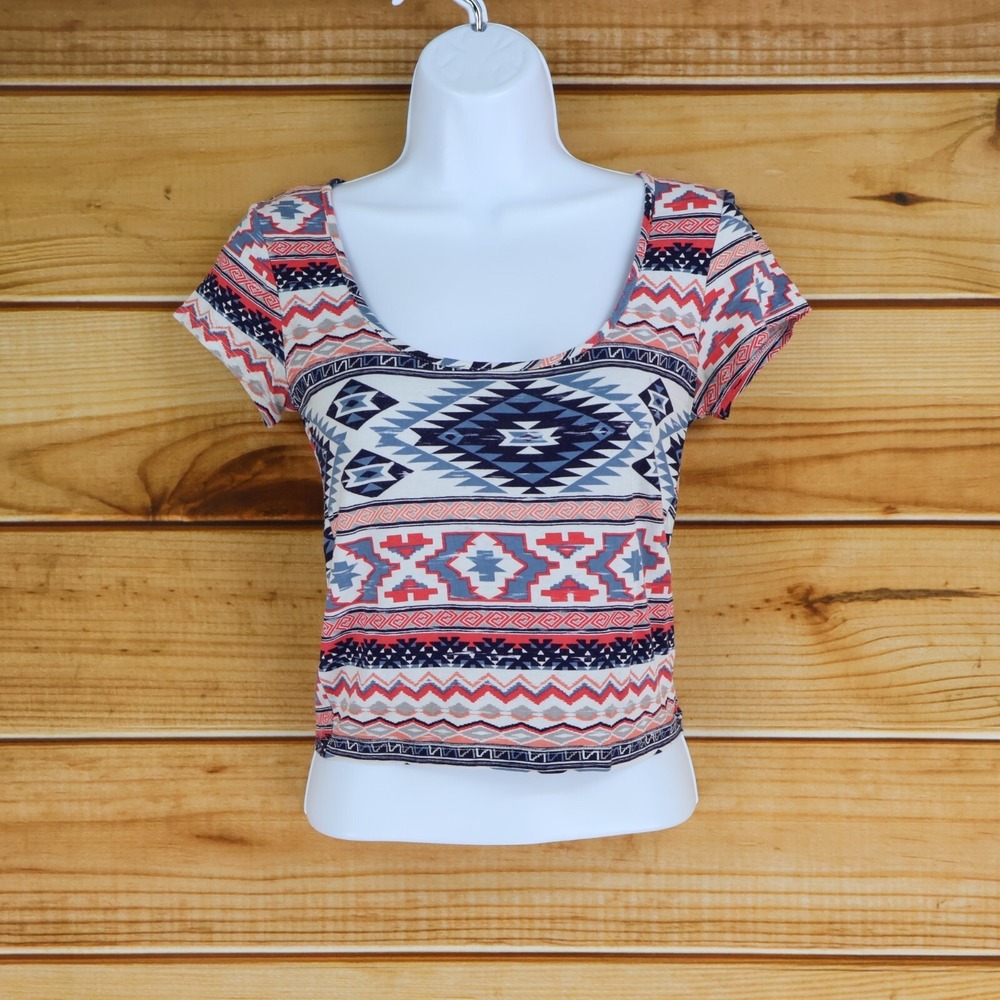 About A Girl Cropped Cap Sleeve Shirt Womens Size S Multicolor Geometric Stretch